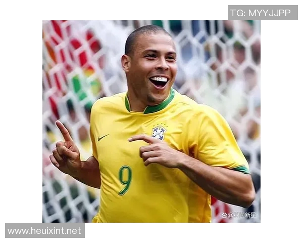 足球明星小罗纳尔多摆件的魅力与收藏价值探秘