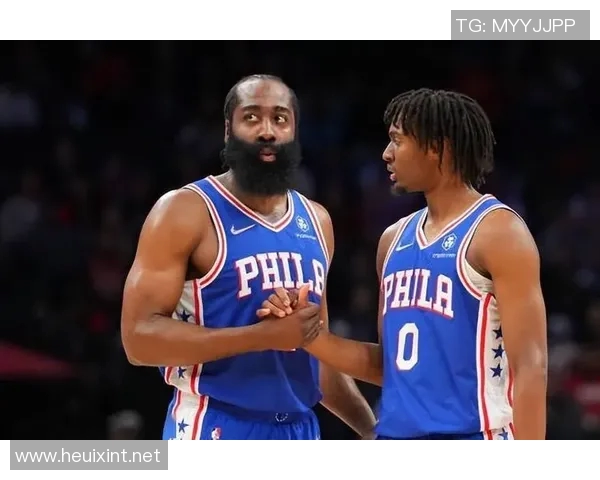 篮球明星甘为人梯展现团队精神与无私奉献的动人故事